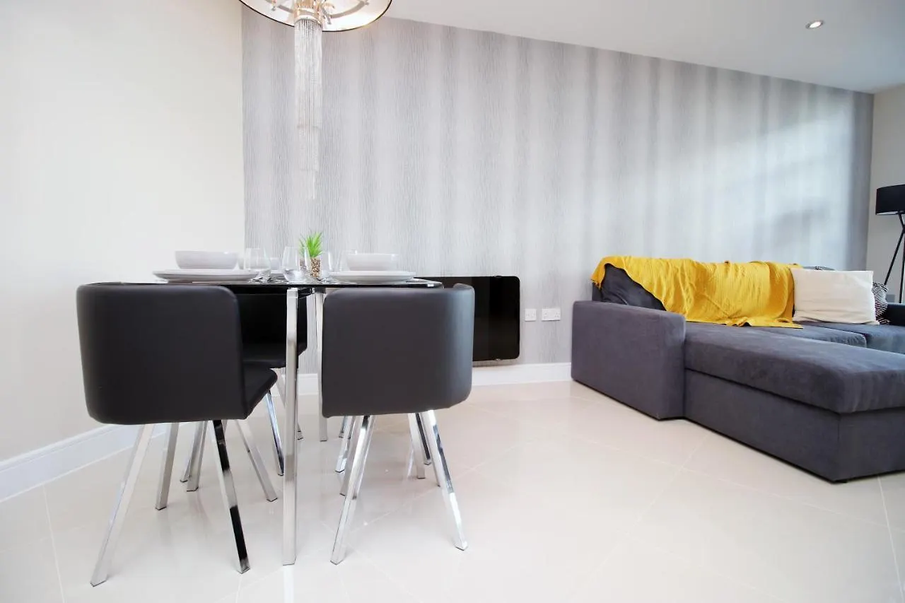 The Skyline - Luxury City Centre Flat With Designated Parking Cardiff 0*,